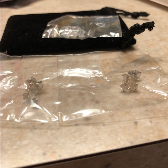 2 pairs of Cubic Zirconia Stud Earrings - Picture 3 of 3